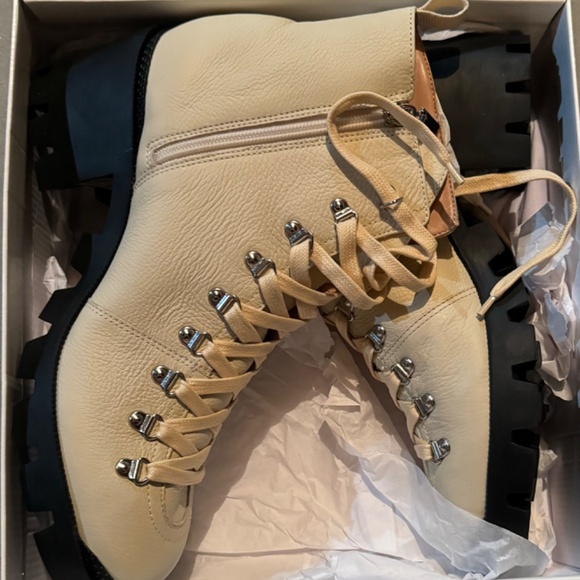 Schutz New Xayene Leather Bootie size 11 - Picture 2 of 3